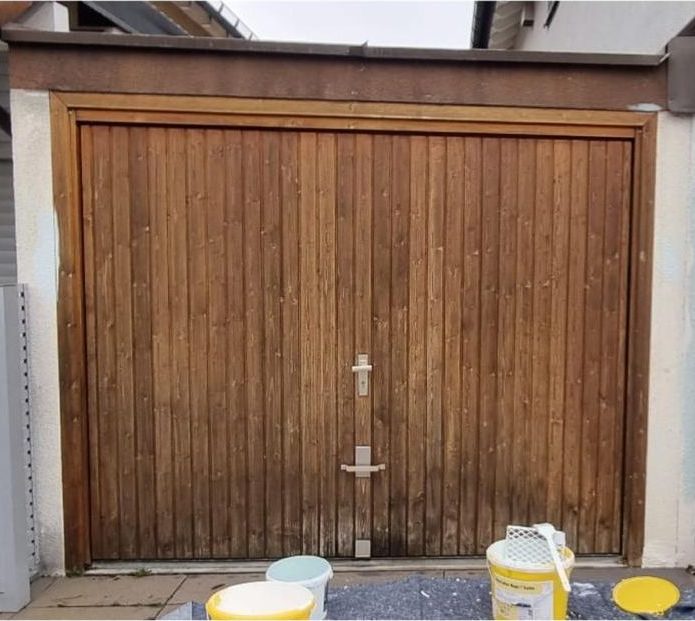 Garagentor neu lackiert – vorher