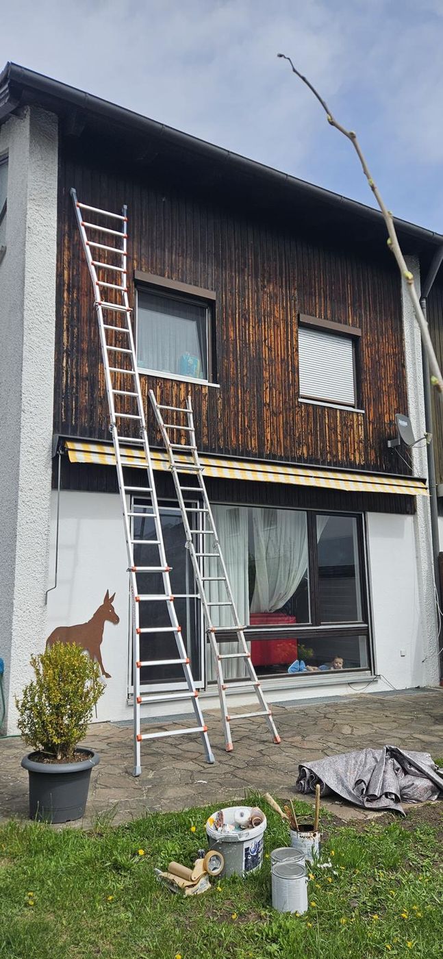 Holzfassade vor dem Anstrich