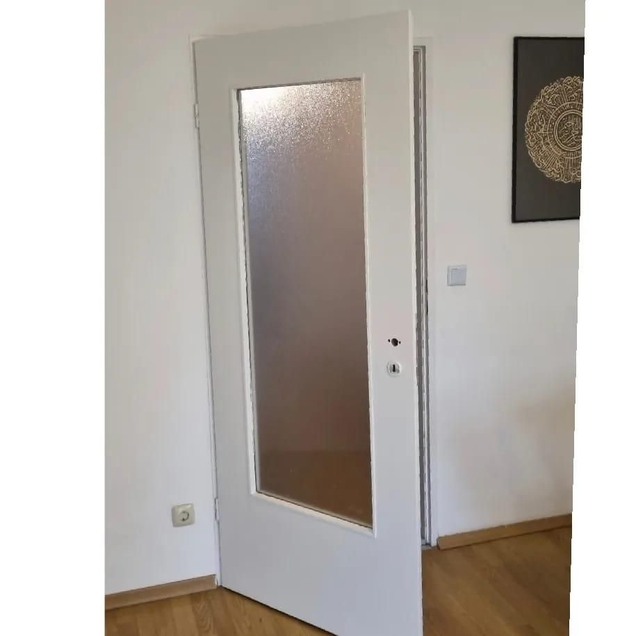 Weiß lackierte Innentür