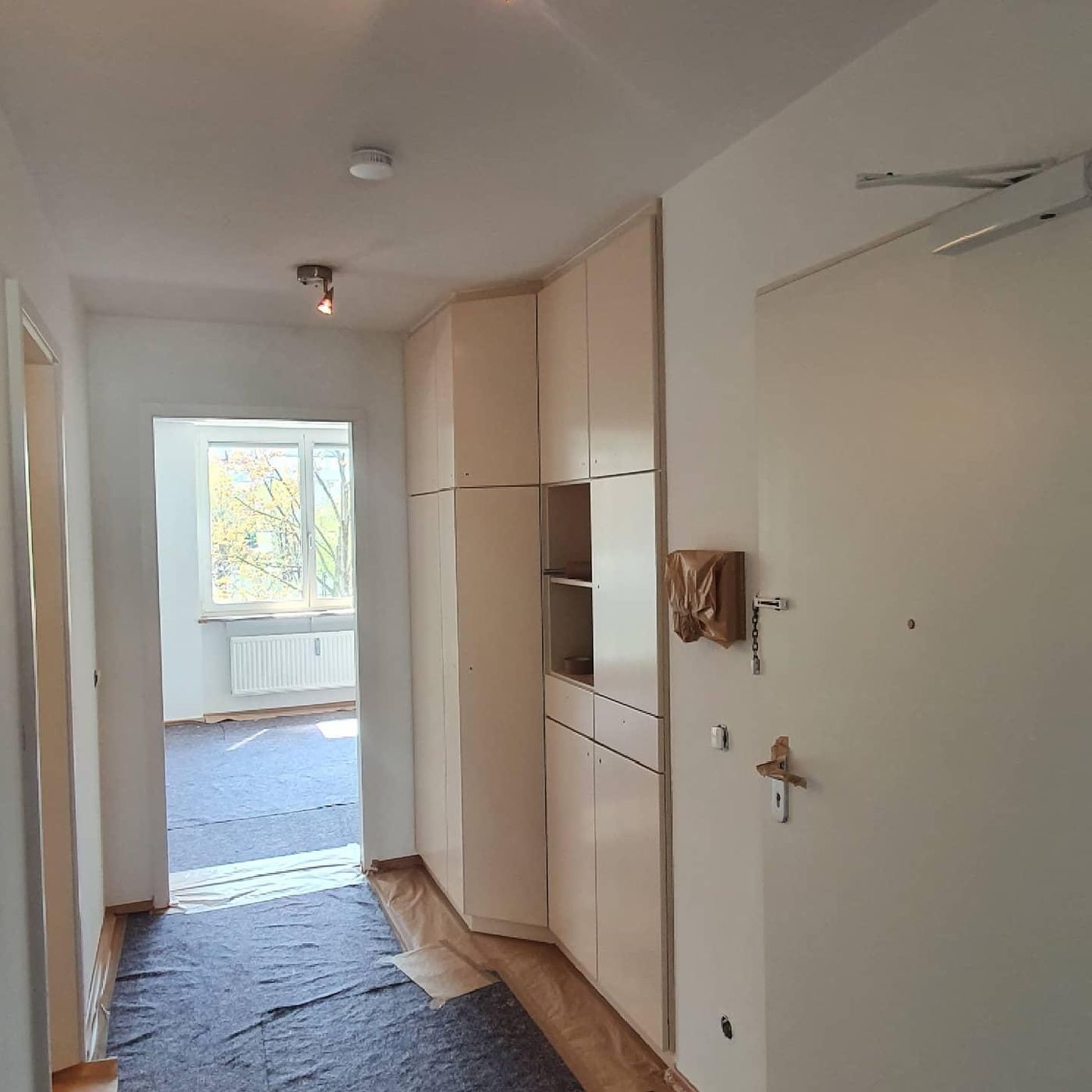 Wohnungsflur nach dem Anstrich